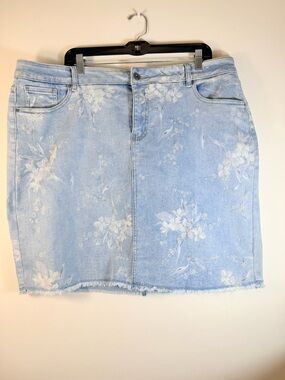 CHARLIE B Light Blue Floral Denim Mini Skort